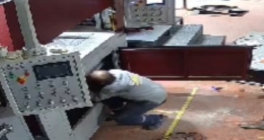 İzmit'te fabrika sahibi pres makinesine sıkışıp can verdi! O anlar kamerada