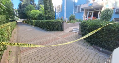 Emekli astsubay komşusuna pusu kurup ailesinin önünde kurşun yağdırdı
