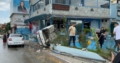 Adana'da hakimiyetini kaybeden sürücü, balıkçıya çarptı