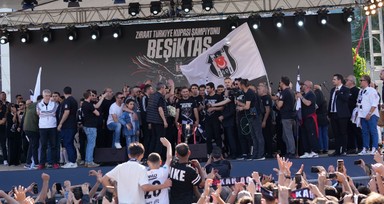 Beşiktaş, Ziraat Türkiye Kupası şampiyonluğunu taraftarıyla kutladı