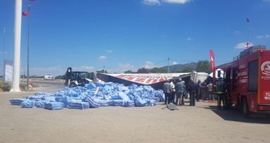 Denizli'de tırın akaryakıt istasyonuna çarptığı kazada 1 kişi yaşamını yitirdi