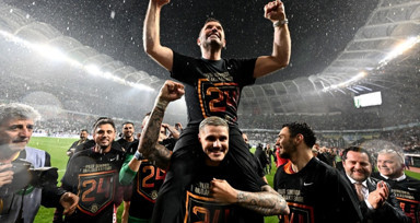 Icardi geçen sezon olduğu gibi yine Okan Buruk'u omzuna aldı
