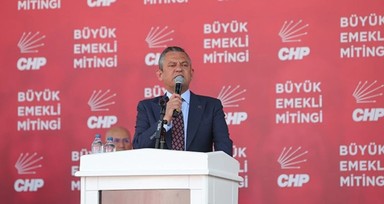 Özgür Özel'in Ankara'daki emekli mitingine yoğun ilgi