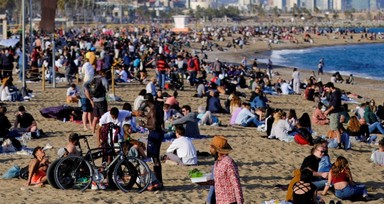 Avrupalılar turistlerin saygısızlığından bezdi! Protestolar başladı