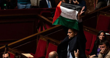 Fransız siyasetçi Sebastien Delogu'dan Filistin protestosu
