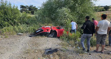 Çanakkale'de otomobilin şarampole yuvarlandığı kazada 3 kişi yaralandı