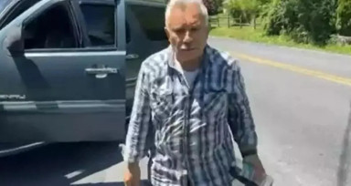 FETÖ karargahını görüntüleyen CNN Türk ekibine canlı yayında saldırı