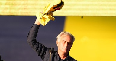 Jose Mourinho, Fenerbahçe forması hakkında etkili konuştu