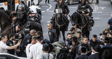 Ultra Ortodoks Yahudilerden Batı Kudüs’te İsrail’in zorunlu askerlik hizmetine karşı protesto