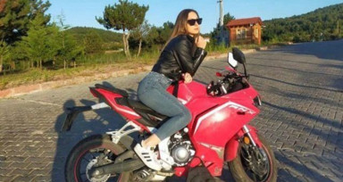 Sakarya'da motosiklet tutkunu genç kız otomobilin altına girdi