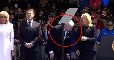 ABD Başkanı Biden, olmayan bir sandalyeye oturmaya çalıştı