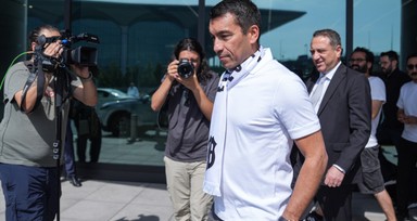 Beşiktaş yeni teknik direktörüne kavuştu! Giovanni van Bronckhorst İstanbul'da