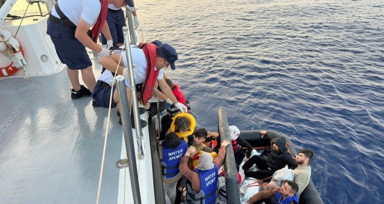Bodrum'da yakalanan düzensiz göçmenlerden 20'si kurtarıldı