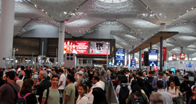 İstanbul'da bayram yoğunluğu! İki havalimanından 2 bin 351 sefer yapılacak