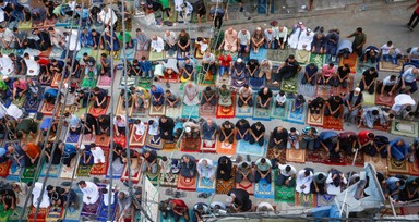 İsrail'in saldırılarına rağmen Gazze'de Kurban Bayramı namazı