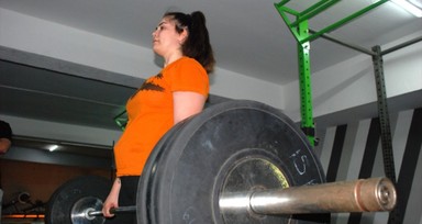 Görme engelli Melisa zayıflamak için gittiği spor salonunda haltere başlayıp Türkiye şampiyonu oldu