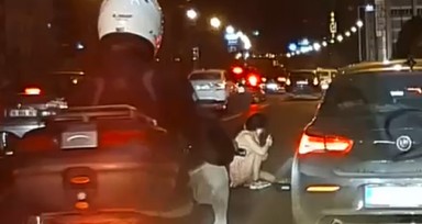 E-5'te korku dolu anlar! Korsan taksici kadını araçtan yola attı
