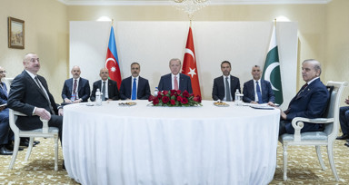 Astana'da 3'lü zirve: Cumhurbaşkanı Erdoğan Aliyev ve Şerif ile görüştü