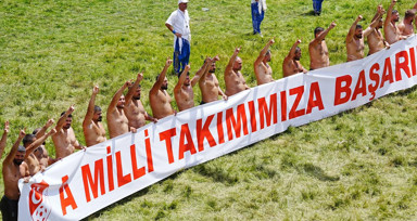 Kırkpınar Yağlı Güreşleri'nde Başpehlivanlardan "Bozkurt" işareti