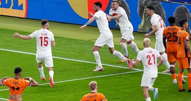 Hollanda-Türkiye maçı dünya medyasında! "Türkler başı dik veda etti"