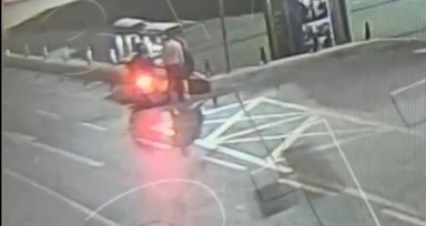 Taksim Meydanı’nda “zincirleme kapkaç” kamerada: 2 günde 6 telefon çaldılar