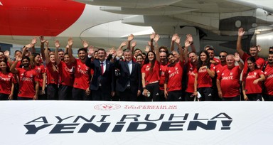 Türkiye'yi Olimpiyat Oyunları'nda temsil edecek olan milli sporcular Paris'e uğurlandı