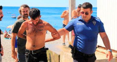 Balta ve neşterle polise direndiler, biber gazıyla etkisiz hale getirildiler