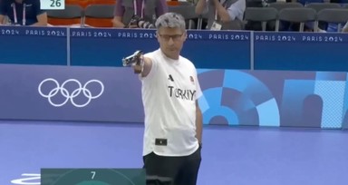 Dünya tek eli cebinde yaptığı atışla gümüş madalya alan Yusuf Dikeç'i konuşuyor
