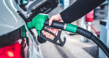 Son Dakika: Benzine indirim geldi! Bu gece pompaya yansıyacak