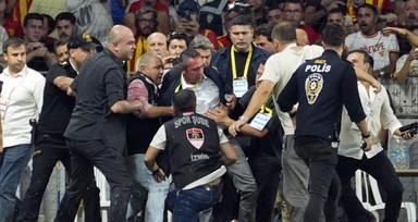 Fenerbahçe resmi hesabı Ali Koç'a yapılan saldırı sonrası sert bir açıklama yaptı