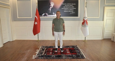 CHP'li Döşemealtı Belediye Başkanı'nın makam odasına haciz! Geriye sadece bir şey bıraktılar