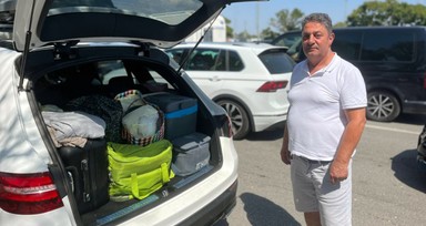 Dönüşe geçen gurbetçiler memleketlerinden aldıkları yiyecekleri de bagajlarında götürüyor