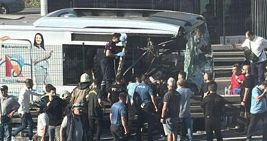 Son dakika! Küçükçekmece'de metrobüs kazası: 1 ölü çok sayıda yaralı