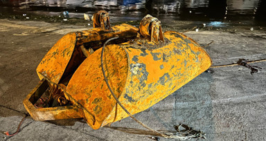 Ne olduğu bilinmeyen cisim paniği! Arnavutköy sahili açıklarında içerisinde patlayıcı olan demir parçası bulundu