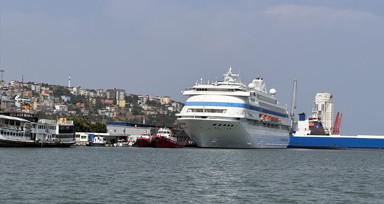 Samsun Limanı'nda 'Astoria Grande' Kruvaziyeri göz doldurdu