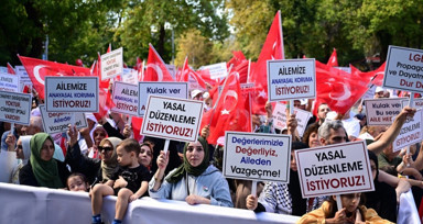 İstanbul'da LGBT propagandasına karşı "Büyük Aile Buluşması" başladı