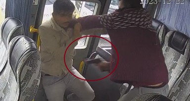 Yolcuların bulunduğu minibüste husumetlisini vurup, düştüğü yerde darbetti