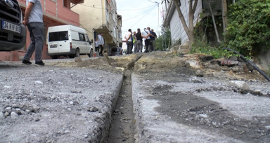 Başakşehir'de işçiler doğalgaz borusu patlattı; 3 kişi hastaneye kaldırıldı