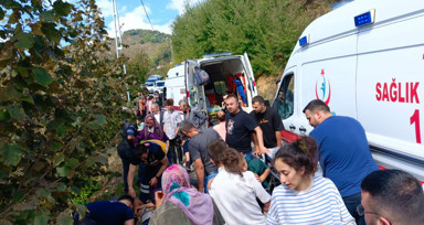 Fındık işçilerini taşıyan minibüs uçuruma devrildi: 5'i çocuk 15 yaralı
