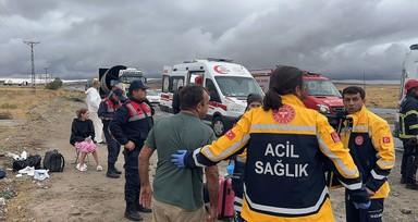 Nevşehir'de turistleri taşıyan minibüs kaza yaptı! Çok sayıda yaralı var