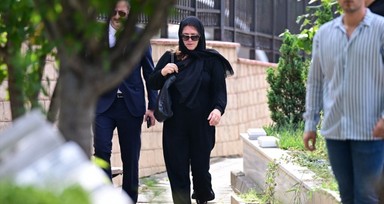 Cem Garipoğlu'nun açılan mezarından çıkarılan kemikler yeniden mezarına konuldu! Anne Tülay Makbule Garipoğlu bu kez yalnız bırakmadı
