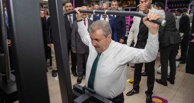 Mustafa Destici: Limitini 99 bin TL'ye düşürenlerin kredi kartları iptal edilsin