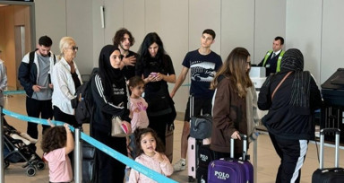 Beyrut'tan kalkan ve 169 Türk vatandaşını taşıyan uçak Çukurova Havalimanına indi