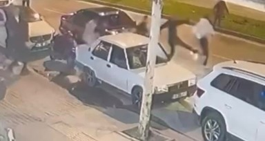 Kavgadan kaçarken çelme takılarak düşürüldü, üzerinden otomobil geçti
