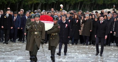 24 Kasım Öğretmenler Günü kutlu olsun! 💐Milli Eğitim Bakanı Tekin, tüm illerden gelen öğretmenlerle Anıtkabir'i ziyaret etti