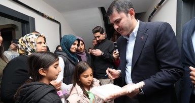 Bakan Kurum'dan depremde evi yıkılan başöğretmene ziyaret |Türkiye’nin en büyük şantiyesi İndere’de de incelemeler yaptı