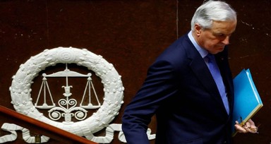 Fransa'da hükümet güvenoyu alamayarak düştü