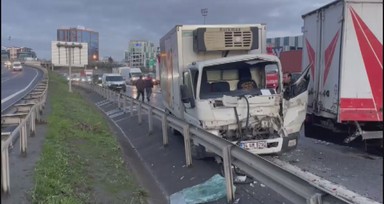 TEM otoyolunda zincirleme trafik kazası! Trafik kilitlendi uzun araç kuyrukları oluştu