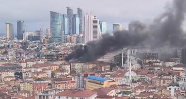 Mecidiyeköy'de yangın çıktı: İşçiler mahsur kaldı