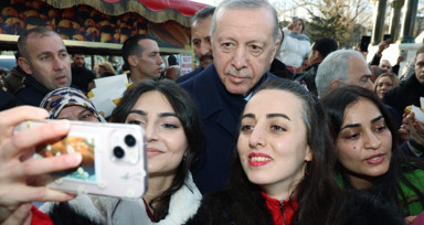 Cumhurbaşkanı Erdoğan'dan Sultanahmet'e Regaip Kandili ziyareti